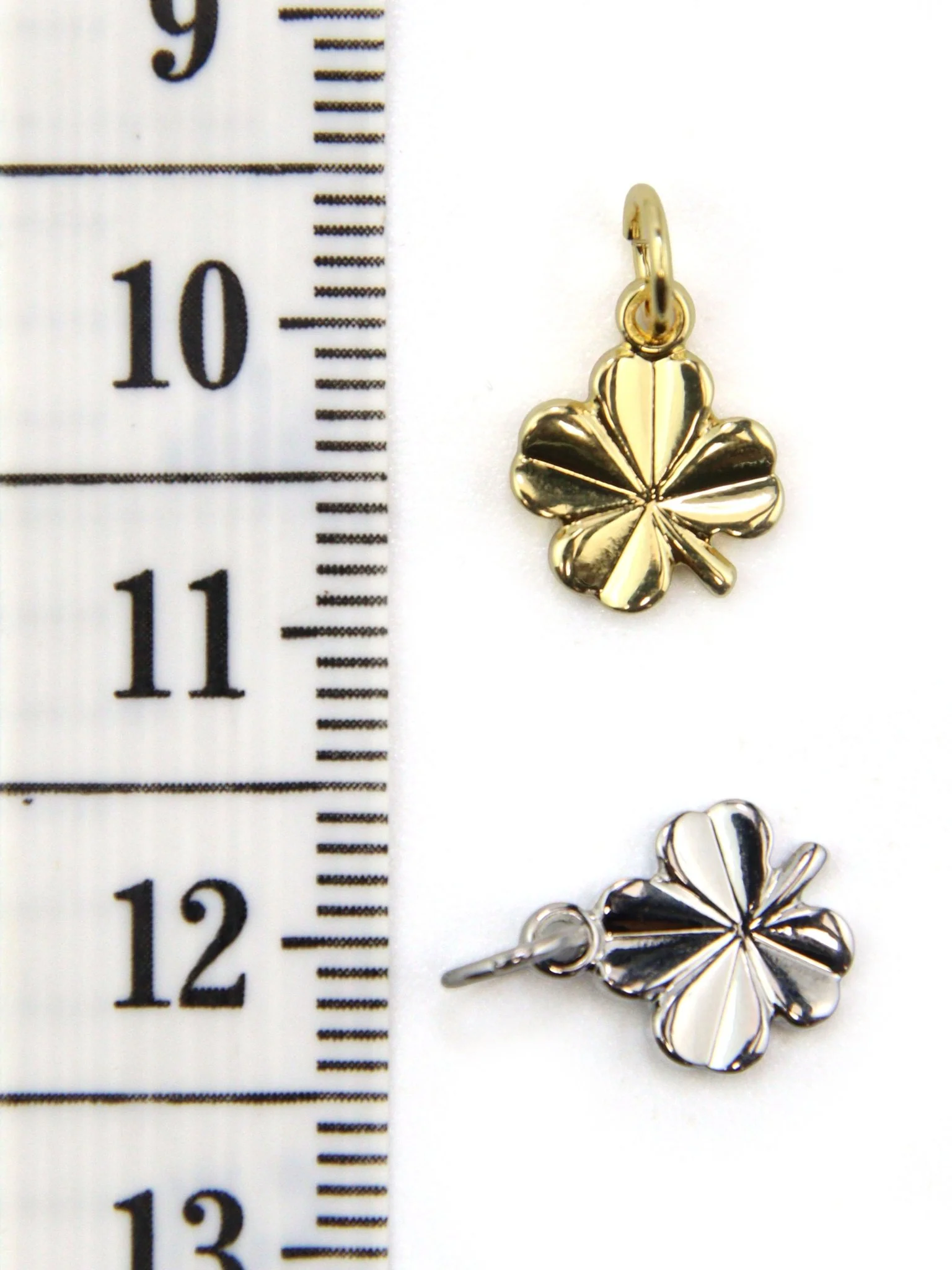 Charm trèfle laiton 11 mm - Image 2