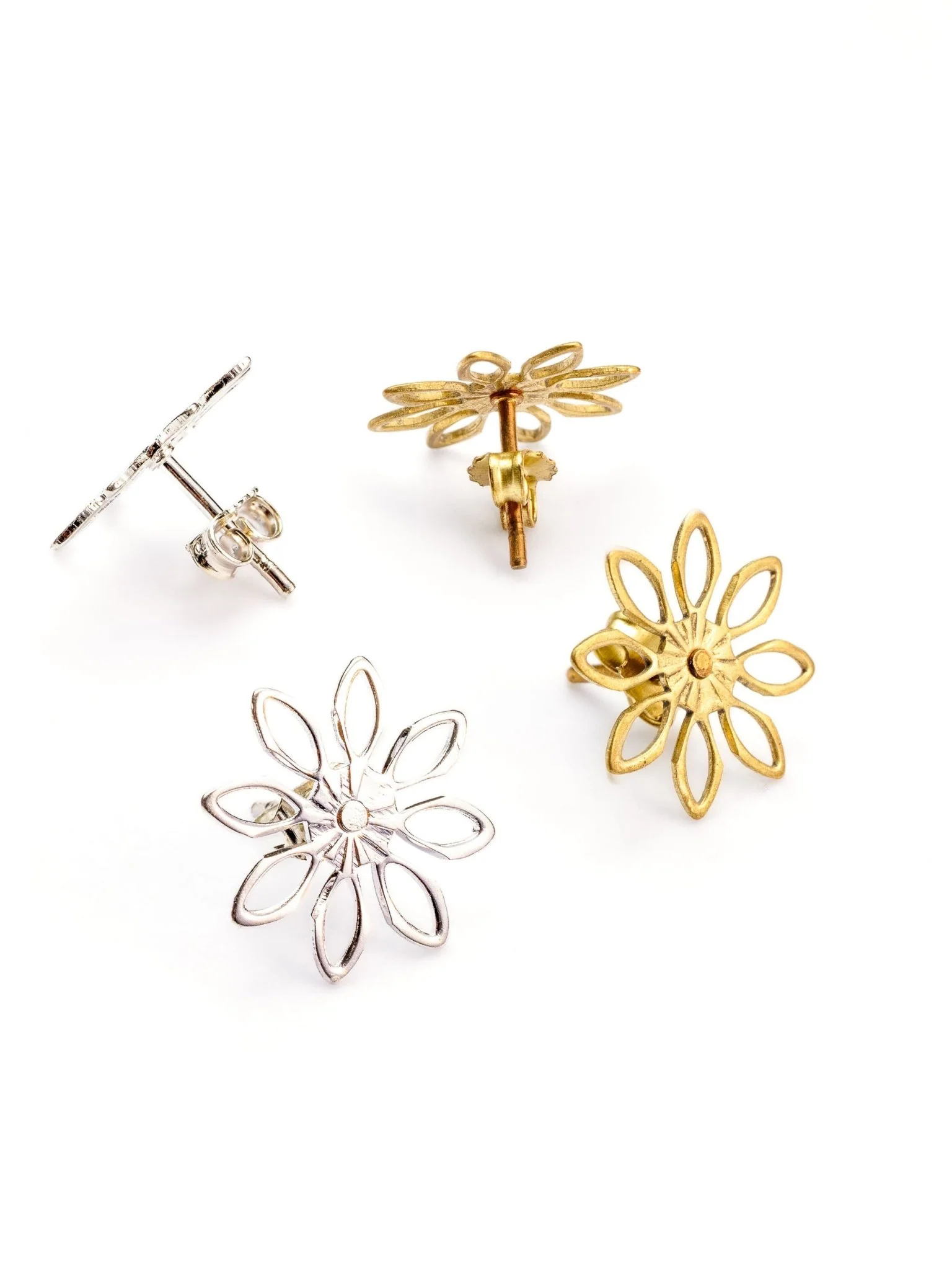 Clous fleurs en laiton