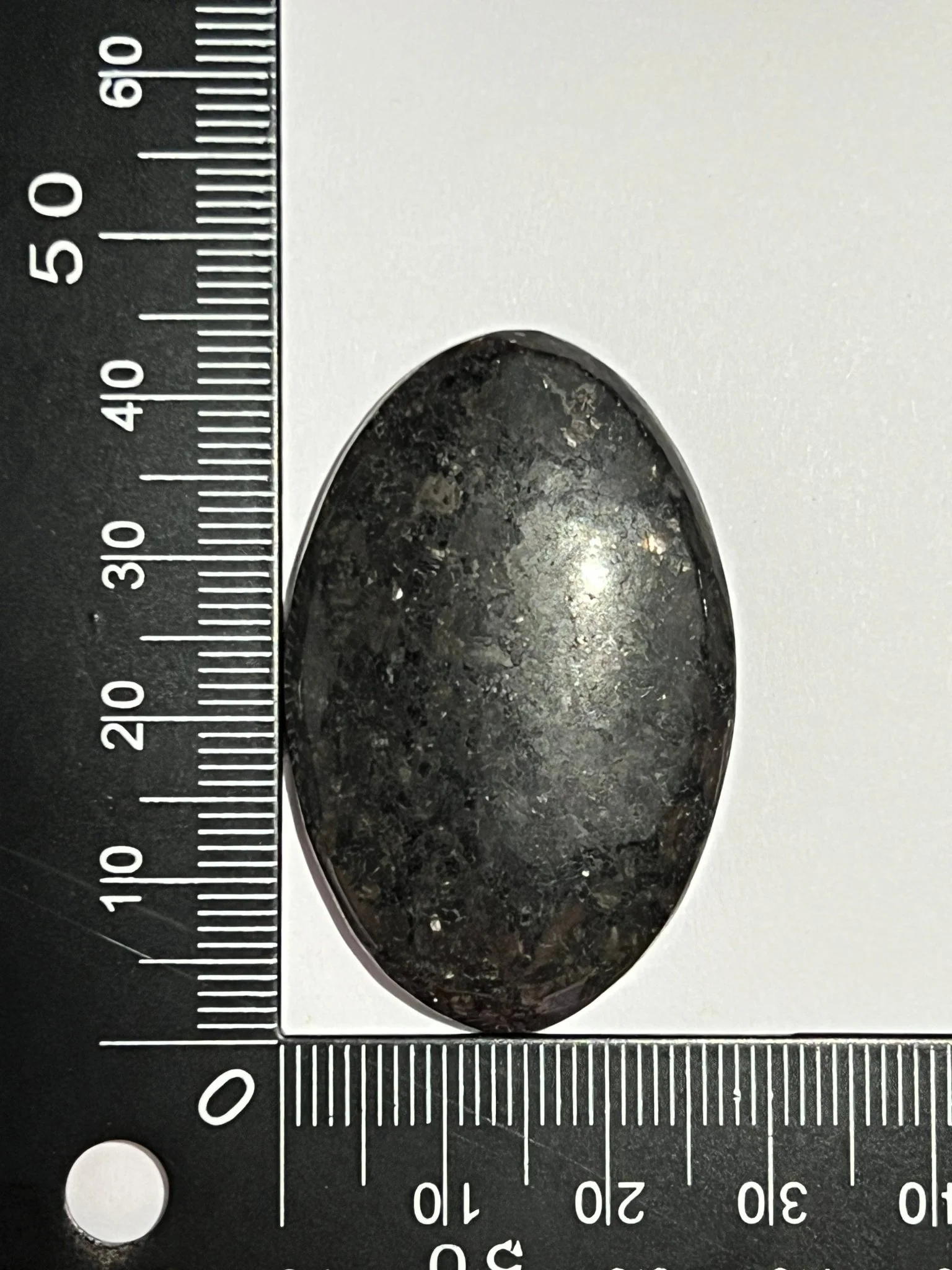 Nuummite n°4 (4,3cm x 2,2cm)