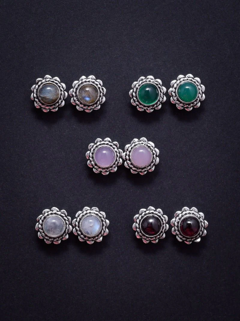 2 Pierres serties de laiton argenté "fleur" de 9 mm