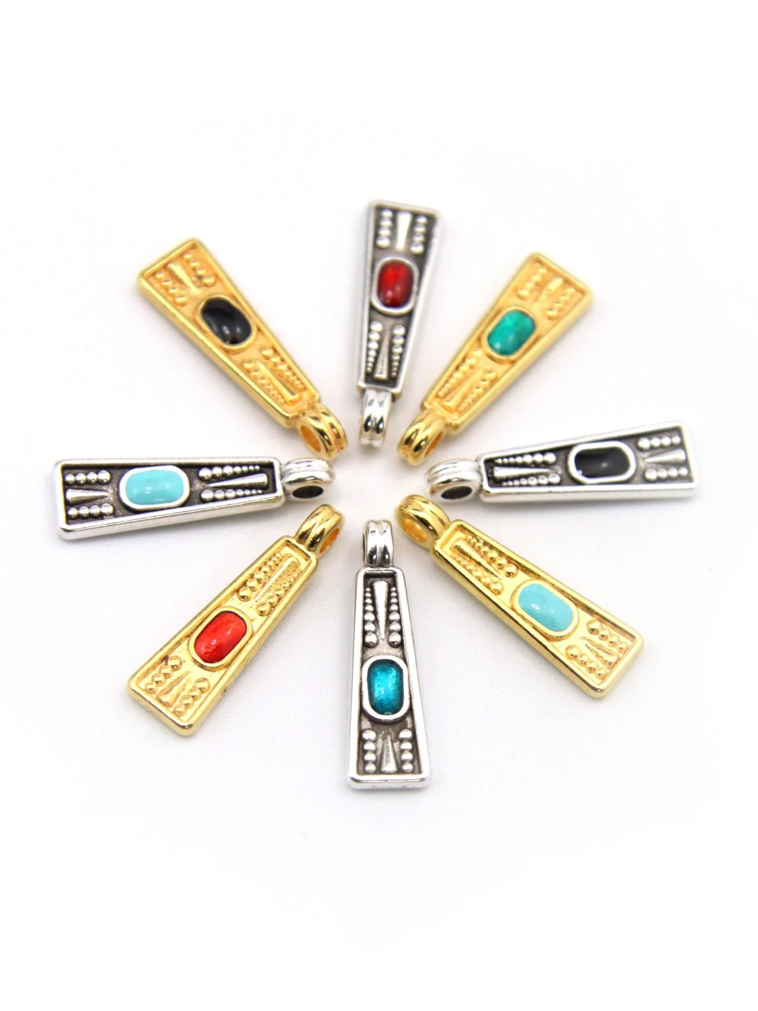 Pendentif Grec en zamak émaillé PETIT – 6,45 x 17,6 mm – Ø 2,3 mm