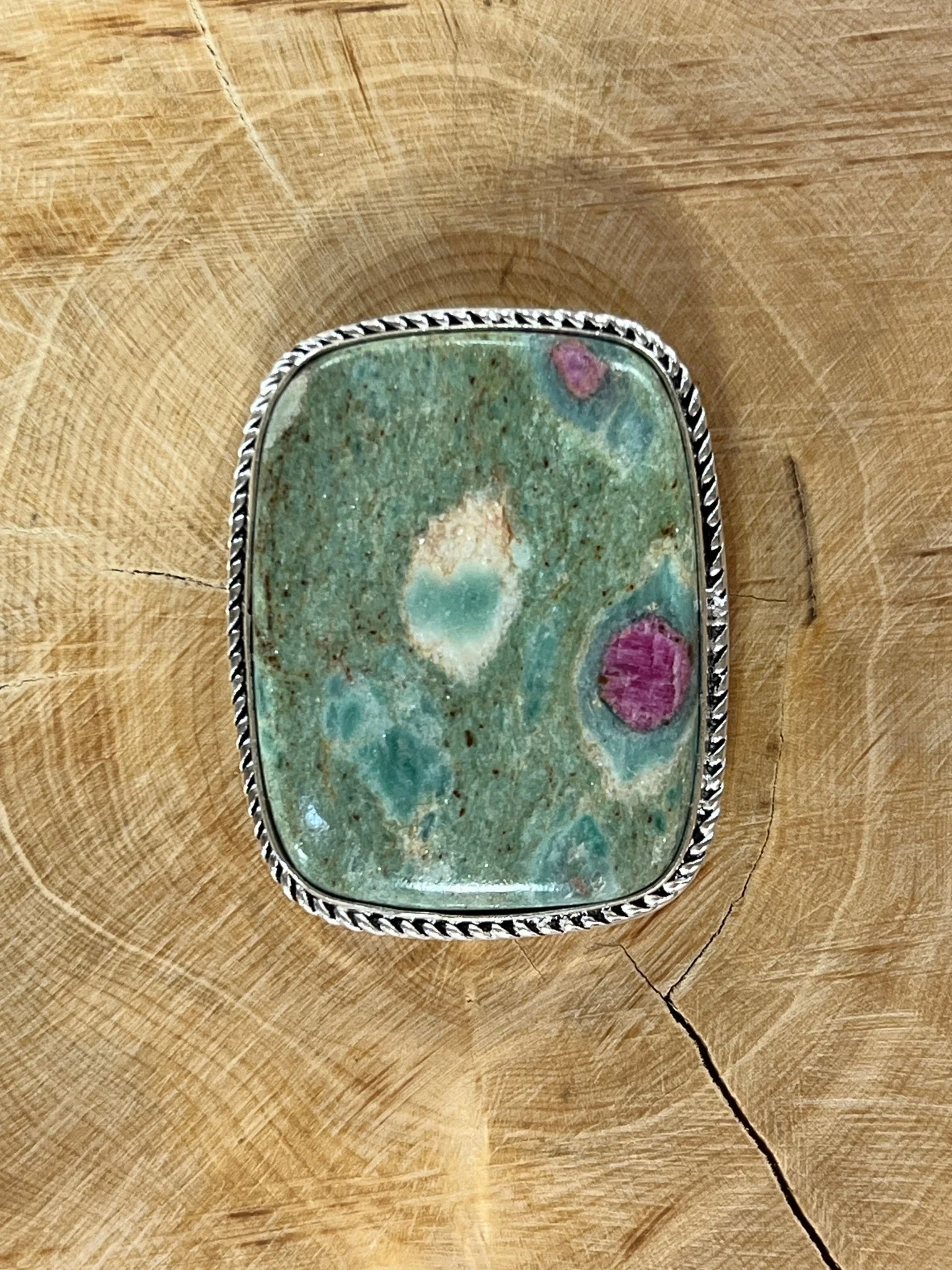 Rubis Fuschite sertie argenté n°A1 (3,8cm x 3cm)