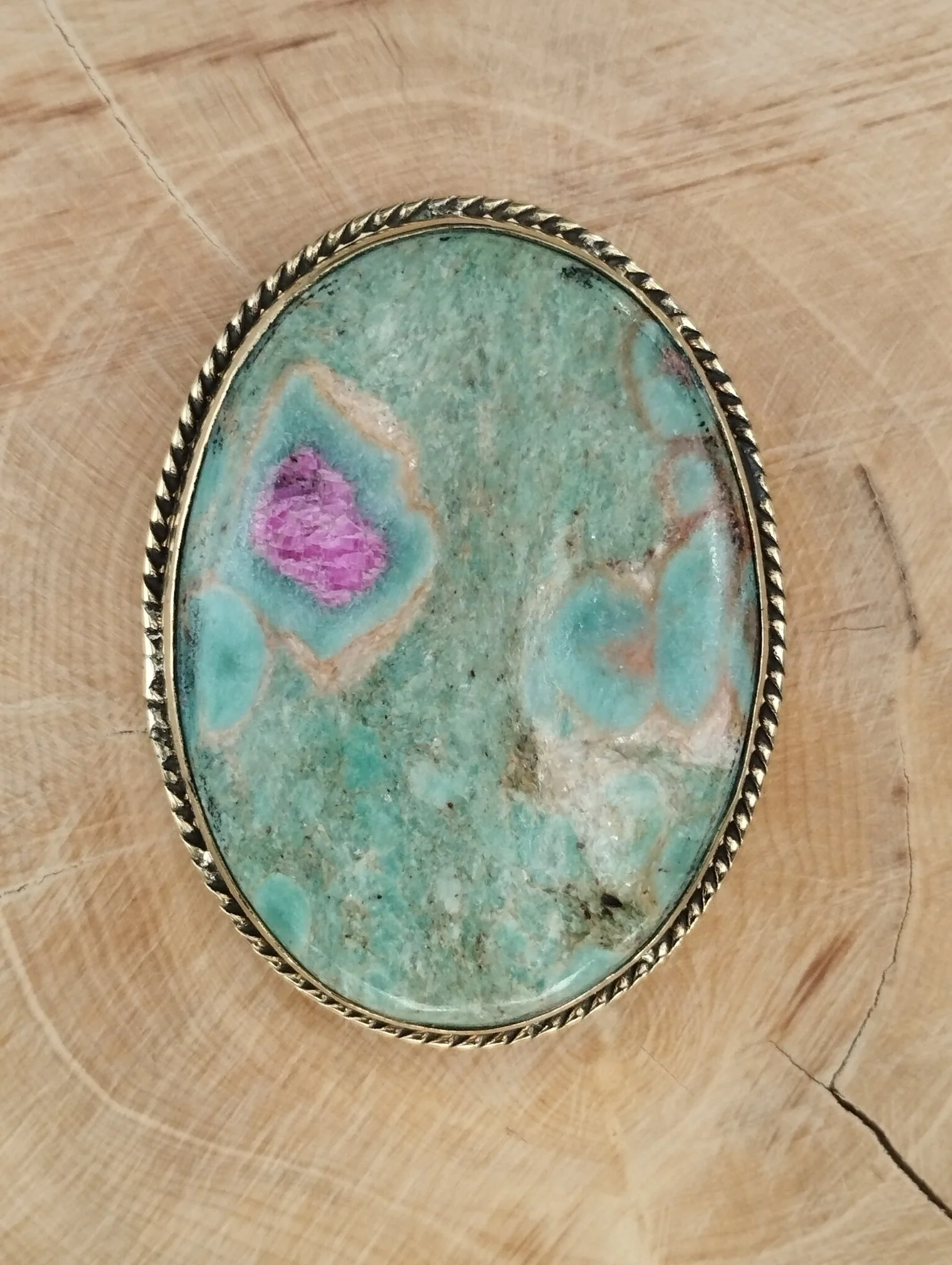 Rubis Fuschite sertie doré n°D2 (4,3cm x 3,3cm)